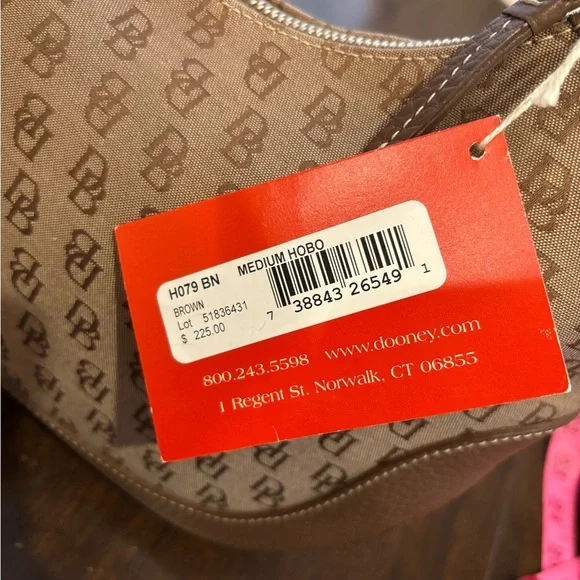 ❌SOLD❌ Dooney & Bourke Shoulder Bag with Monogram - Picture 4 of 5